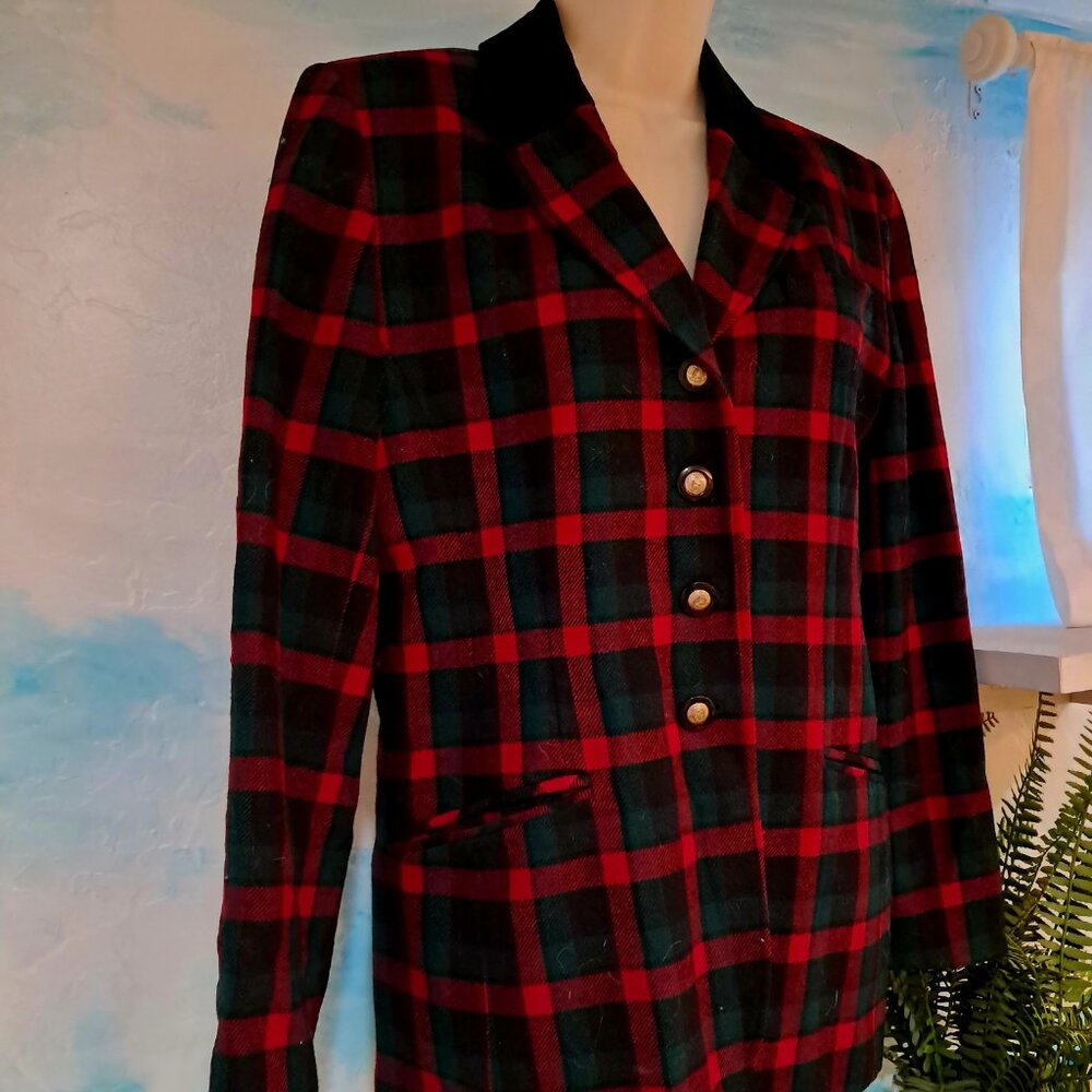 Beautiful size 12P women's Pendleton jacket, red/green/black, excellent conditio